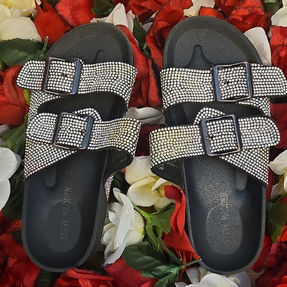Steve Madden Kids Rhinestone‎ Buckle Sandals – Size 2